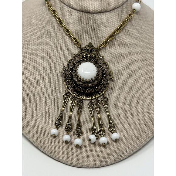Vintage Gold Tone Dangle And Fringe Medallion Necklace - Picture 6 of 8